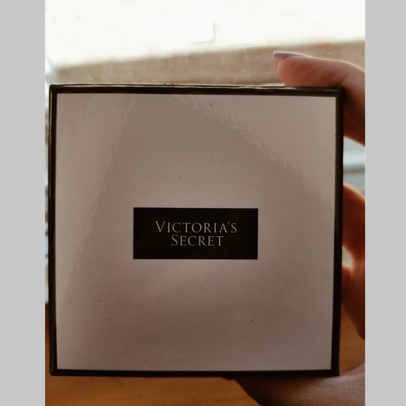 Victoria's Secret "Love Me" Gold Necklace - Picture 6 of 7